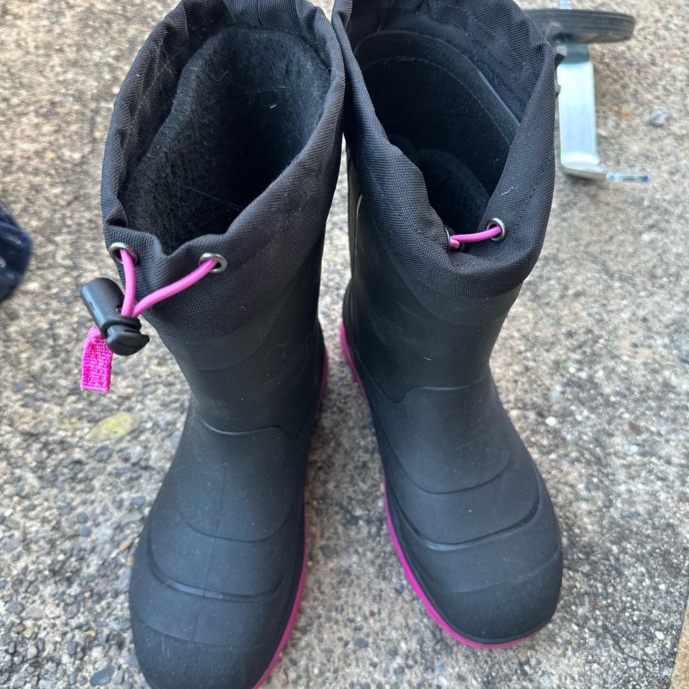 Kamik shoes, girls pink and black insulated snow rain boots